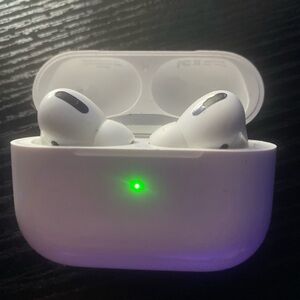 Apple White Wireless Earbuds